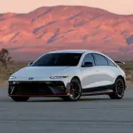 ヒョンデ アイオニック 6 Nのエクステリア〜フロント、停止