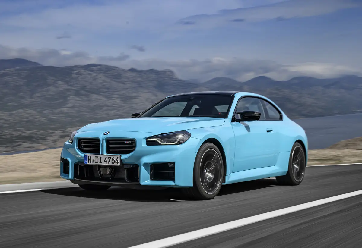 BMW M2 xDriveのエクステリア（フロント、走行）