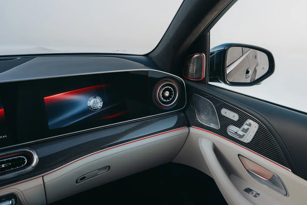新型メルセデスAMG GLE 63（SUV、ブルー）〜インテリア