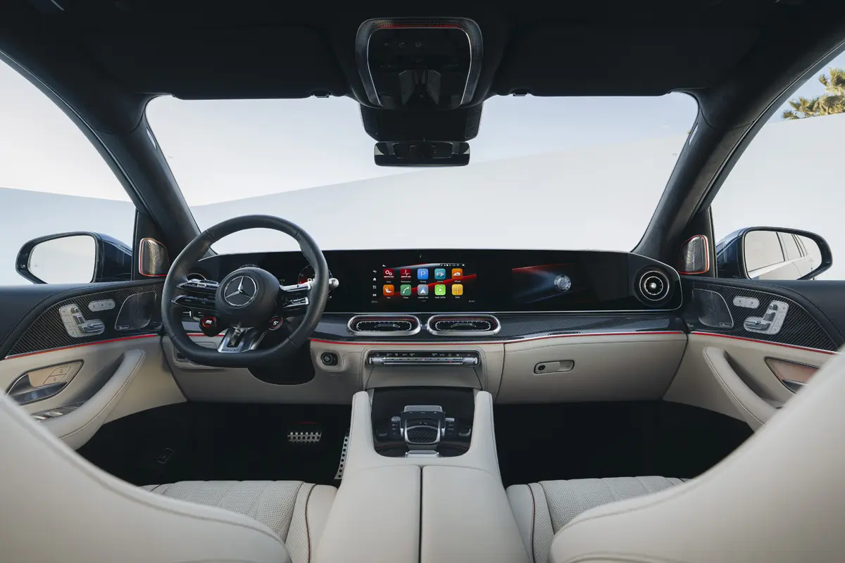 新型メルセデスAMG GLE 63（SUV、ブルー）〜インテリア