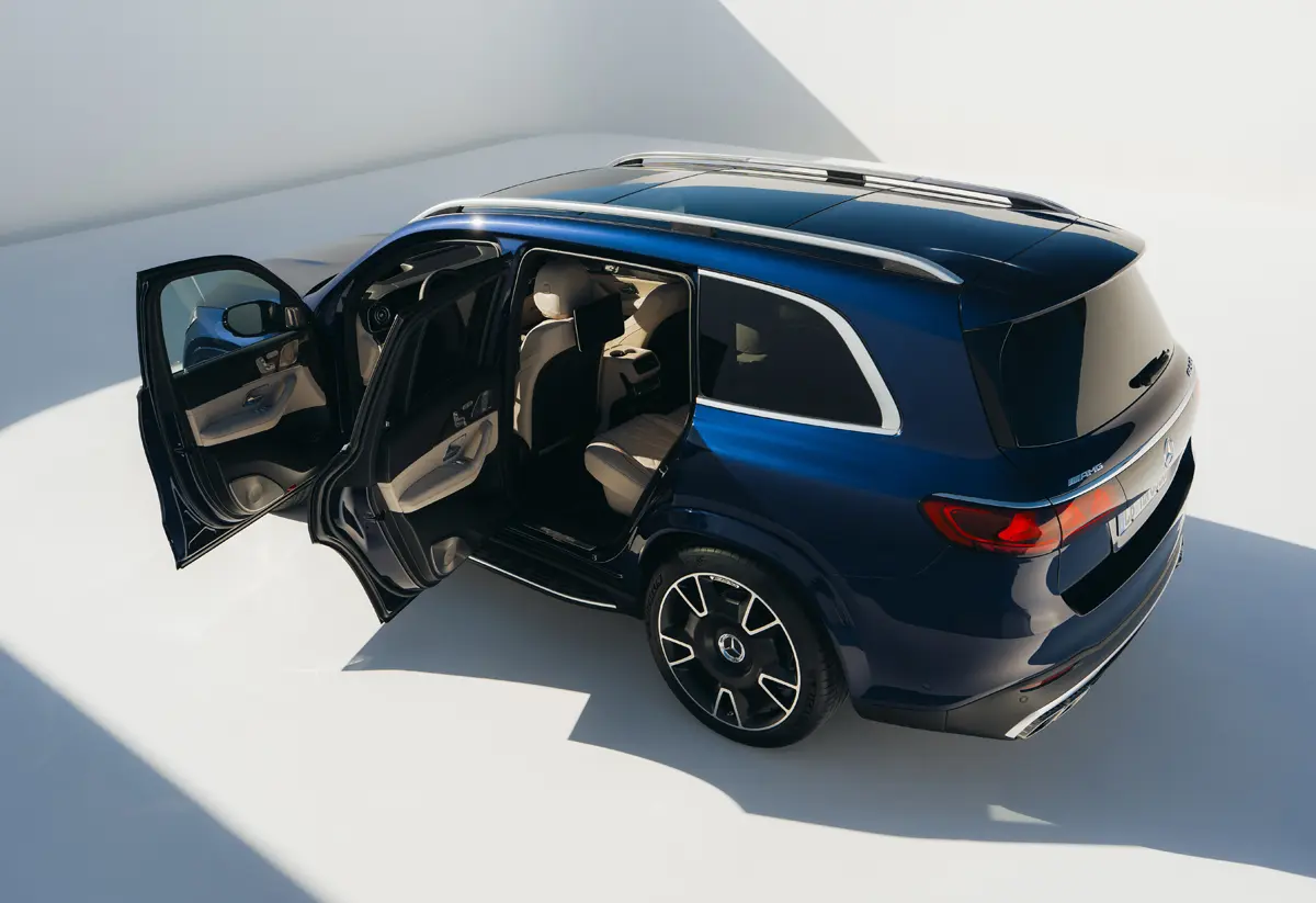新型メルセデスAMG GLE 63（SUV、ブルー）〜ドアオープン
