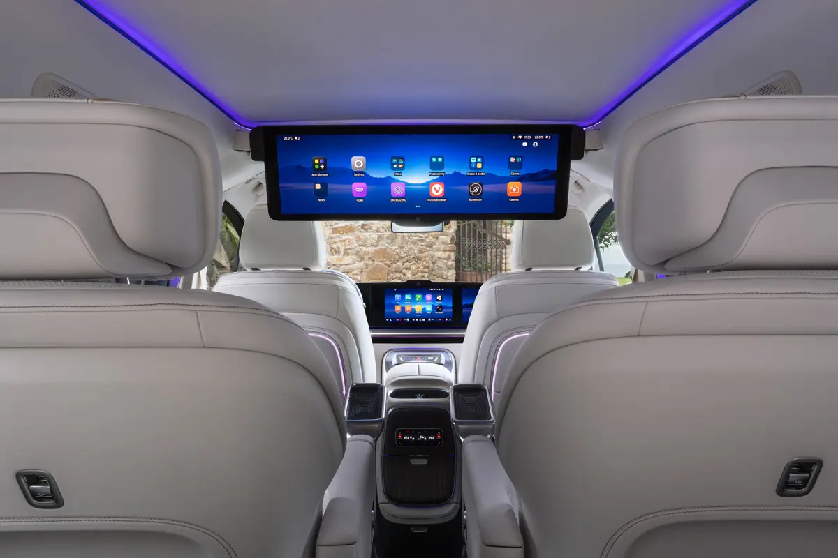 新型メルセデス・ベンツVLEのインテリア〜全景