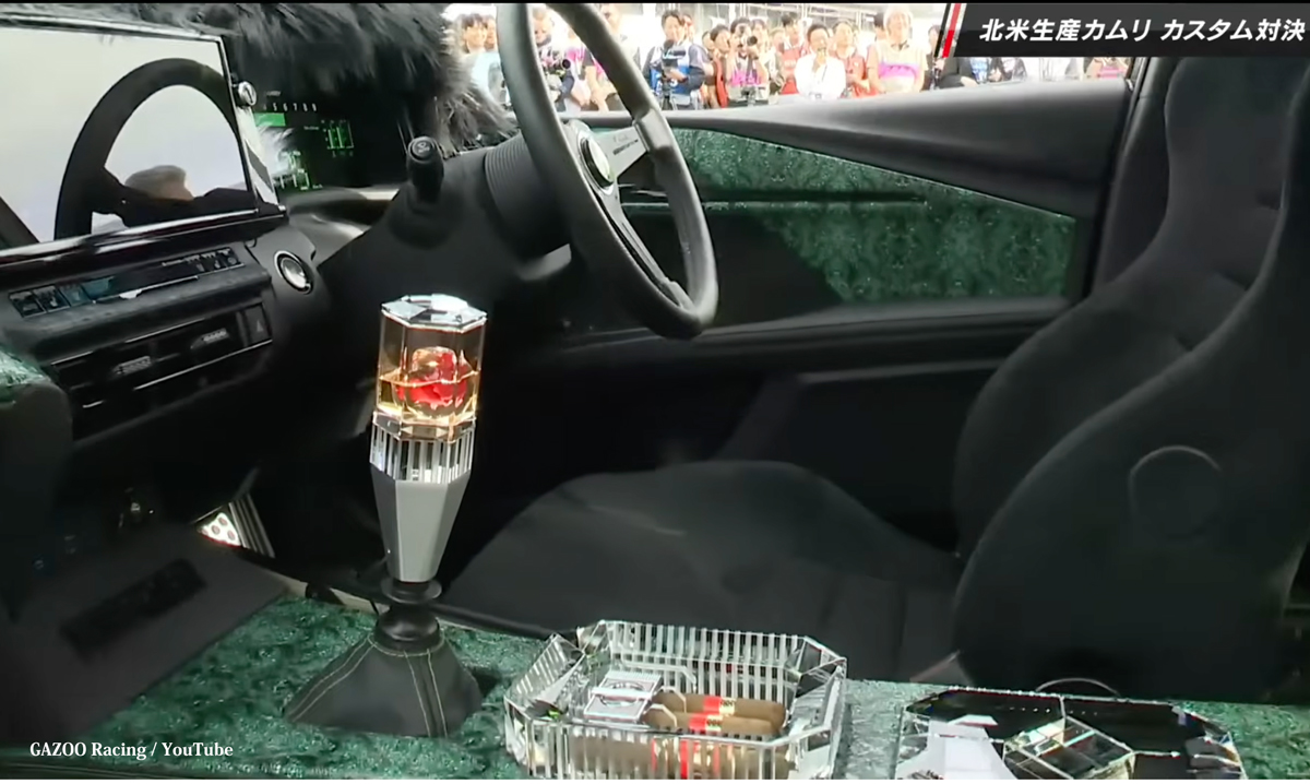 トヨタ カムリのヤン車仕様カスタムカー（インテリア）