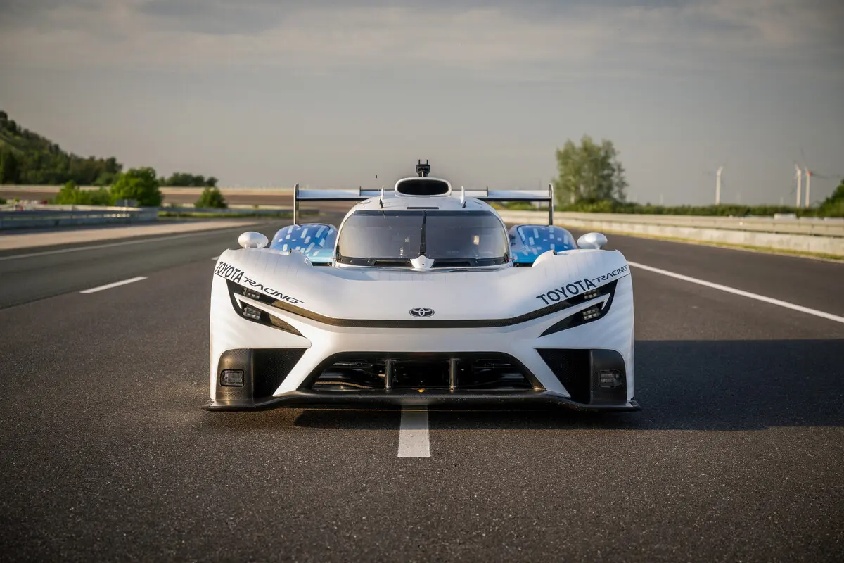 トヨタ・レーシング「TR LH2 Racing Prototype」〜フロント正面