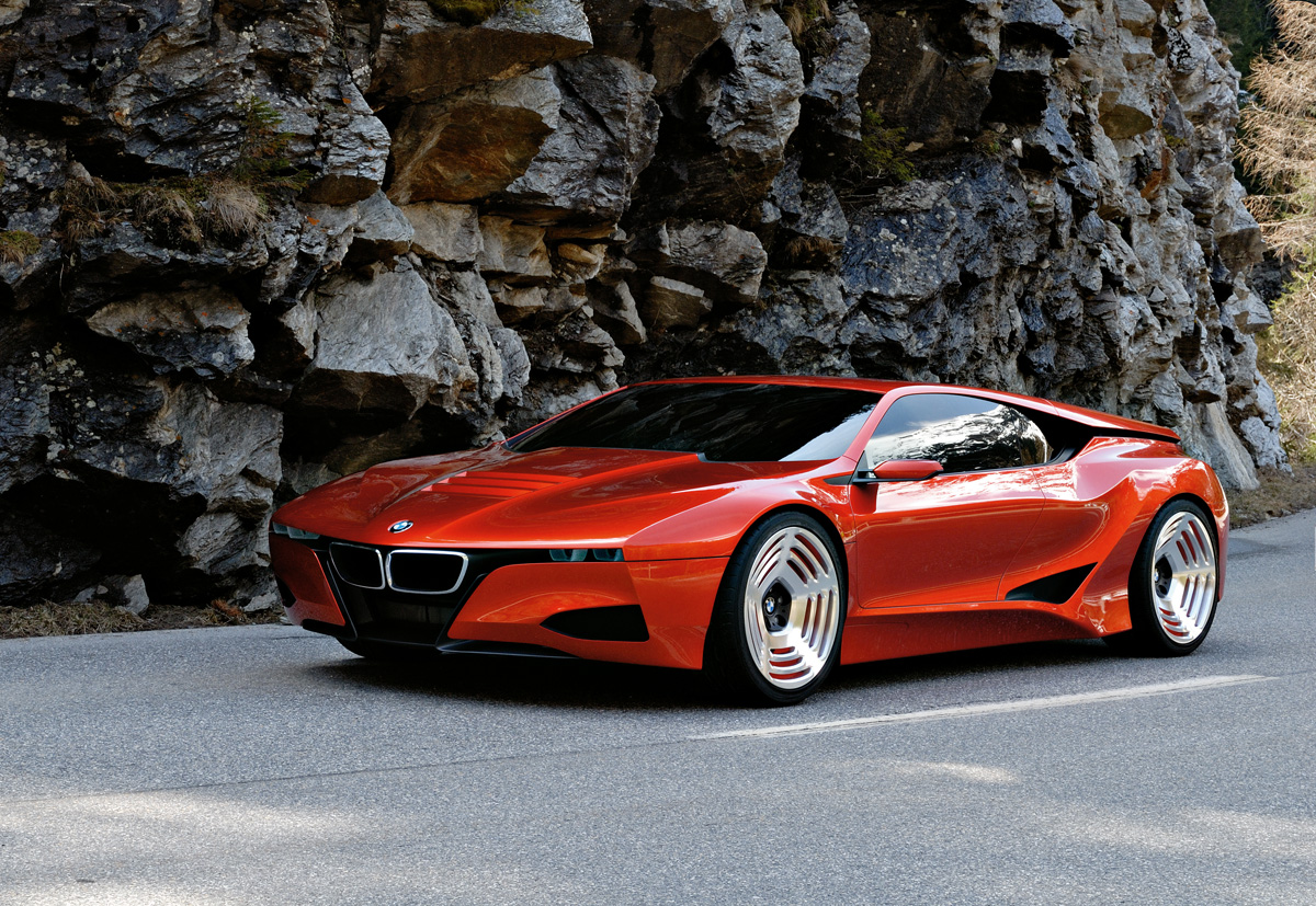 BMW M1オマージュ コンセプトのフロントサイド（レッド）
