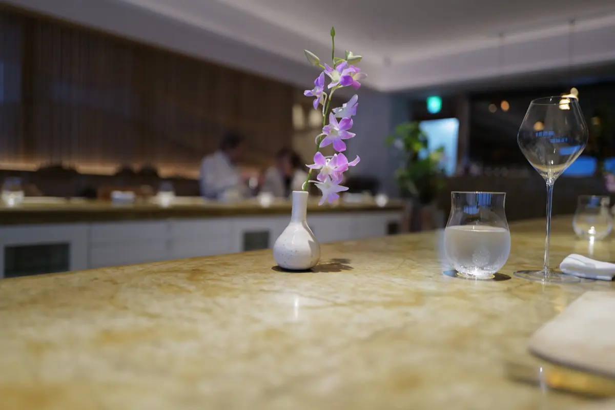 フレンチレストラン、「アントル ヌー(entre nous)」の店内