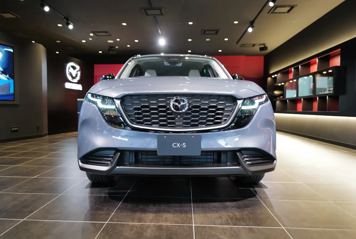 新型マツダCX-5(グレー)のエクステリア〜正面