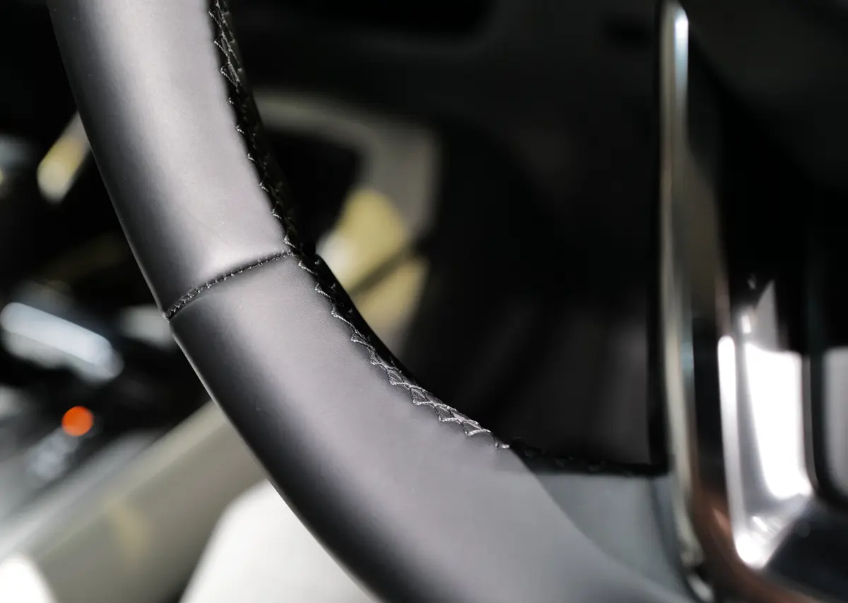 新型マツダCX-5(グレー)のエクステリア〜ステアリングホイール