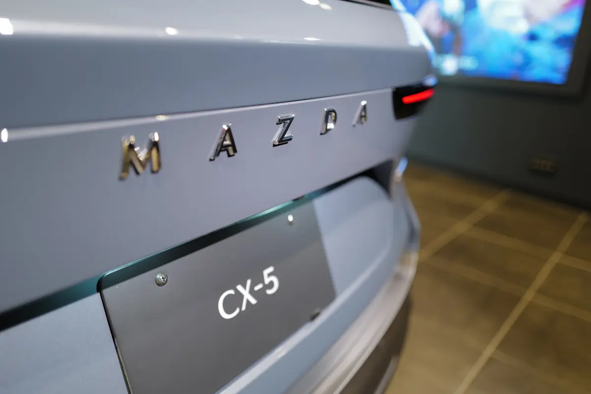 新型マツダCX-5(グレー)のエクステリア〜