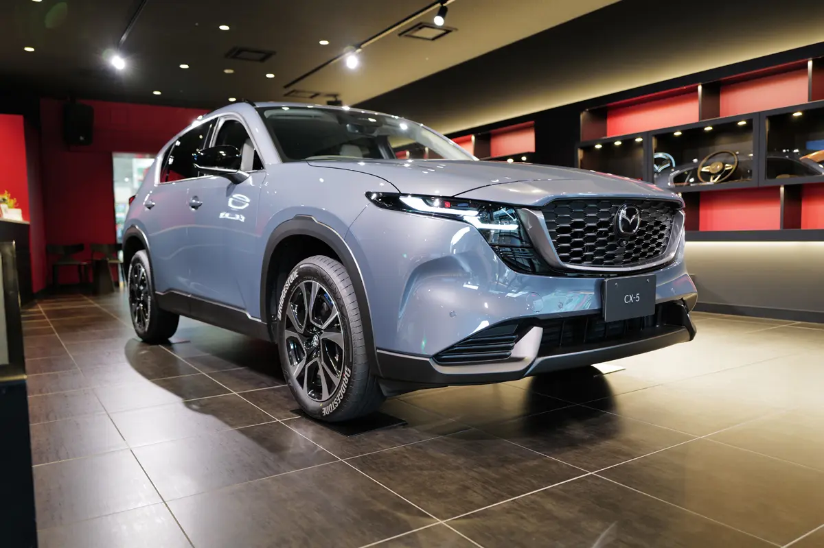 新型マツダCX-5(グレー)のエクステリア〜フロント