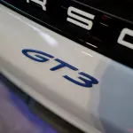 ポルシェ911GT3のリア〜PORSCHE文字とGT3エンブレム