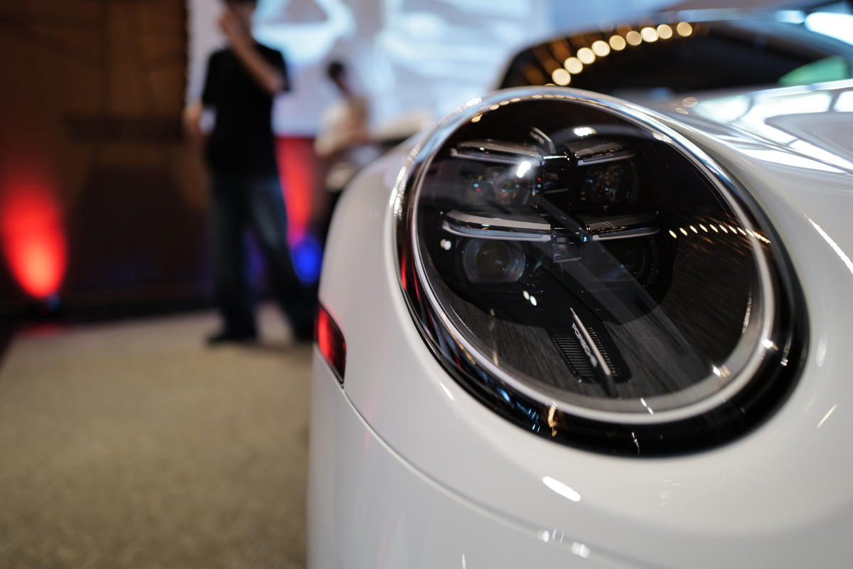 なぜポルシェはいつの時代も世界で最もオーナーを魅了し続けるブランドたりえるのか？他社が絶対に真似できない「圧倒的品質と伝統」、その源流とは