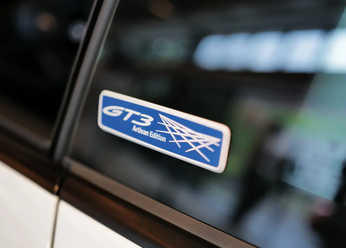 911 GT3 アルティザンエディションのエクステリア〜専用バッジ