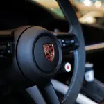 ポルシェ911GT3 アルティザンエディションのステアリングホイール