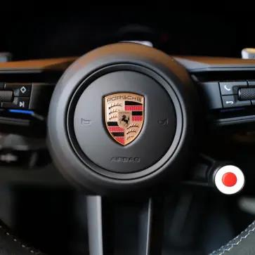 ポルシェ911 GT3 アルティザンエディションのステアリングホイール