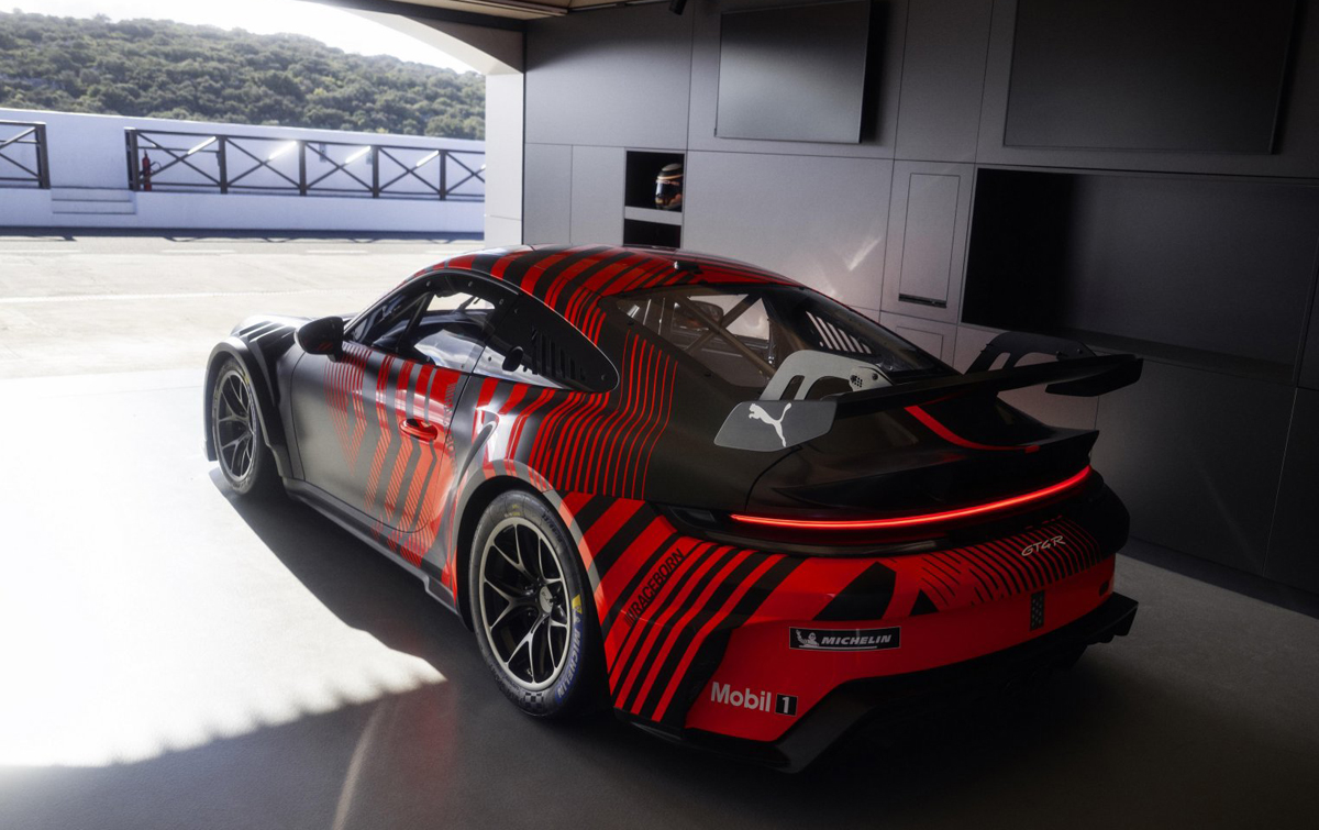 ポルシェ911 GT4 RSのリア（静止）
