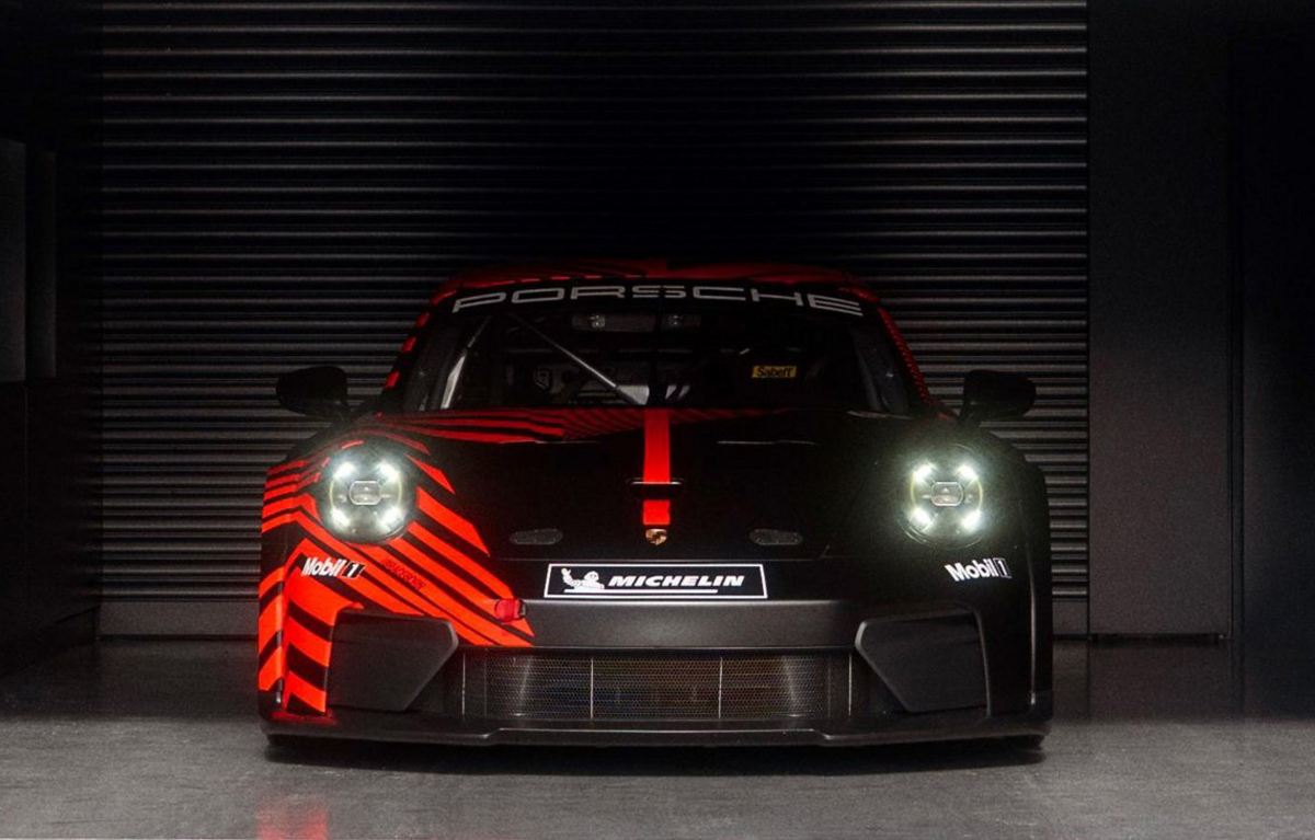 ポルシェ911 GT4 RSのフロント（静止）
