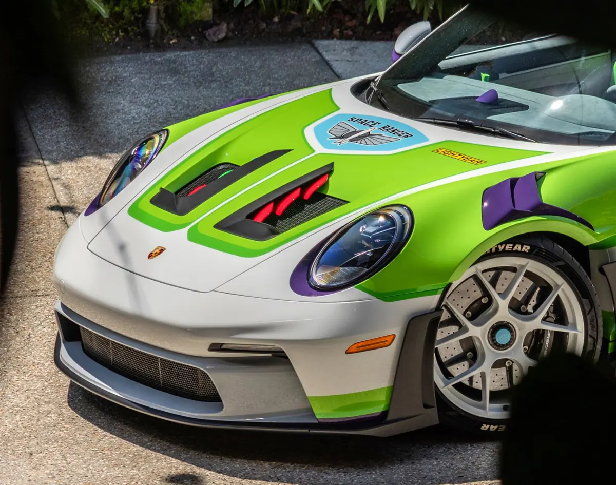 ポルシェとピクサーとのコラボによる「トイ・ストーリー」仕様の911〜バズ・ライトイヤー仕様のエクステリア