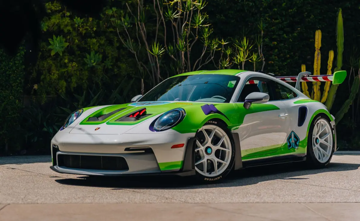 ポルシェとピクサーとのコラボによる「トイ・ストーリー」仕様の911〜バズ・ライトイヤー仕様のエクステリア