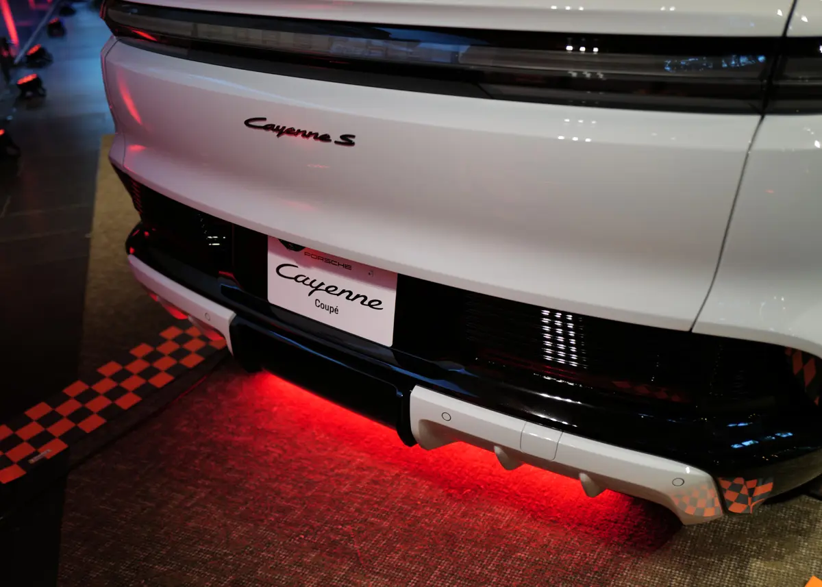 ポルシェ カイエンS クーペ エレクトリックのエクステリア〜リア