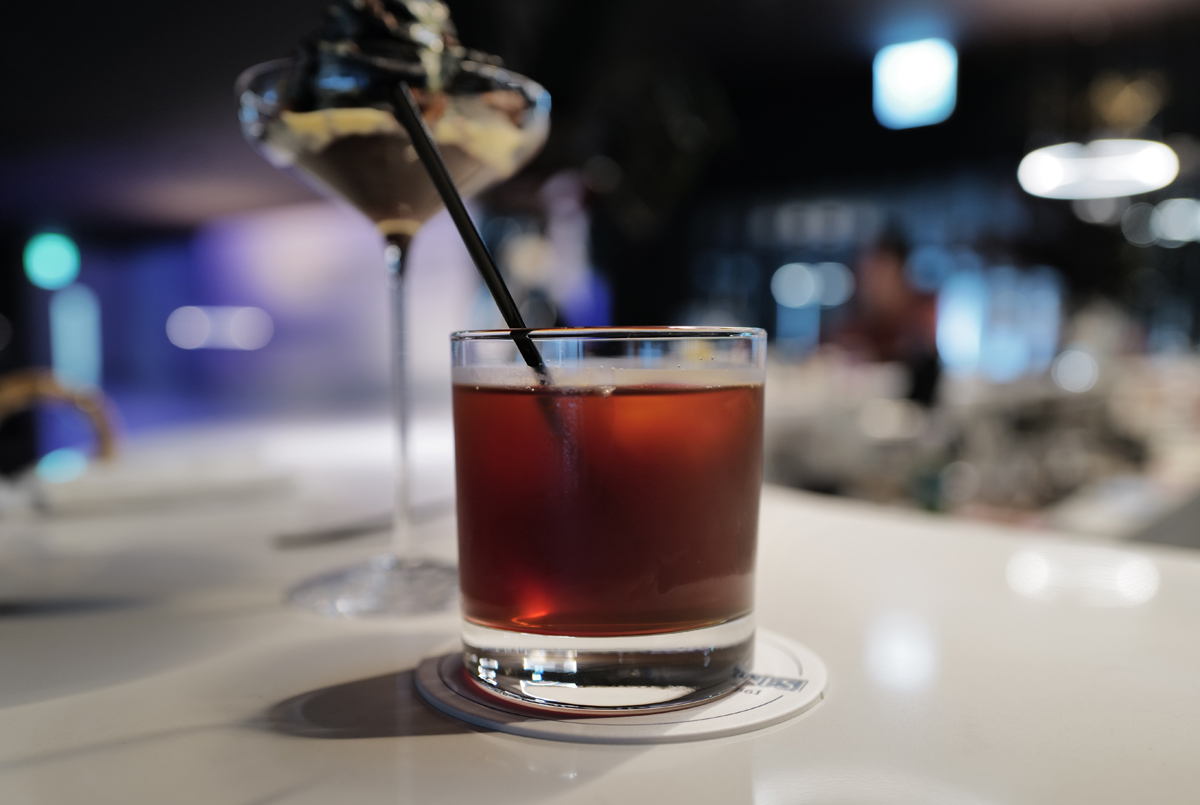 ロールス・ロイス「ブラックバッジ」10周年記念イベントにて、帝塚山ポワールとのコラボカフェ