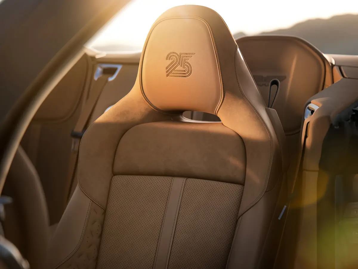 アストンマーティンの限定車「ヴァンキッシュ25」のインテリア（シート）