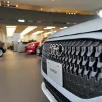 新型アウディQ3（グレー）のフロントグリル