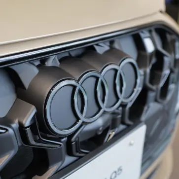 アウディ Q5のエンブレム