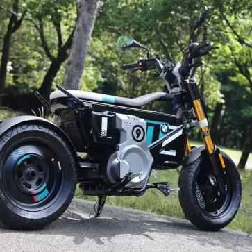 BMW CE 02の全景〜リア