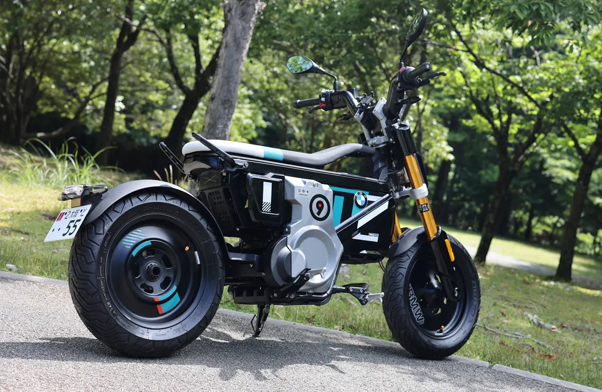 BMW CE 02の全景〜リア