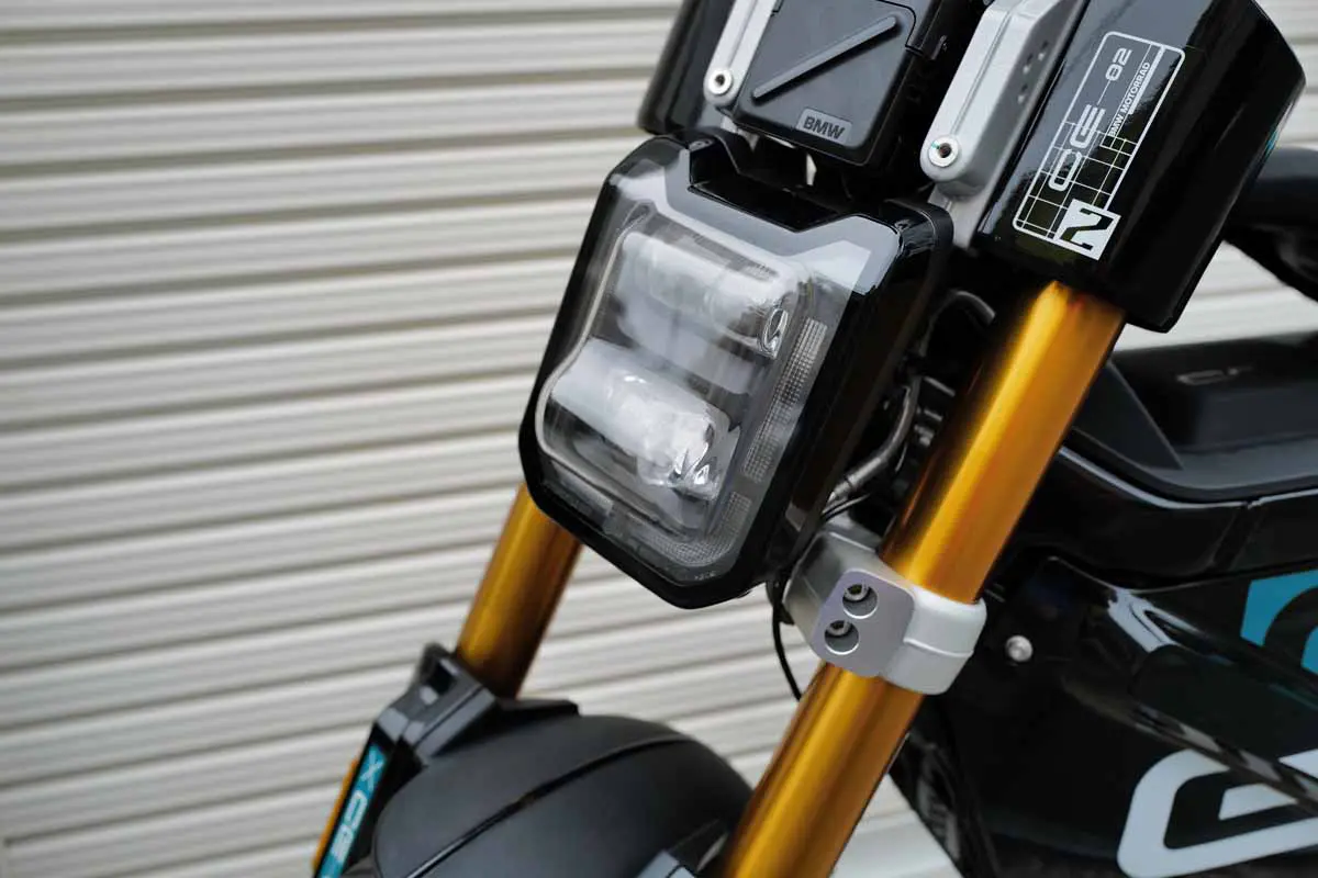 BMWの電動バイク、CE02のヘッドライト