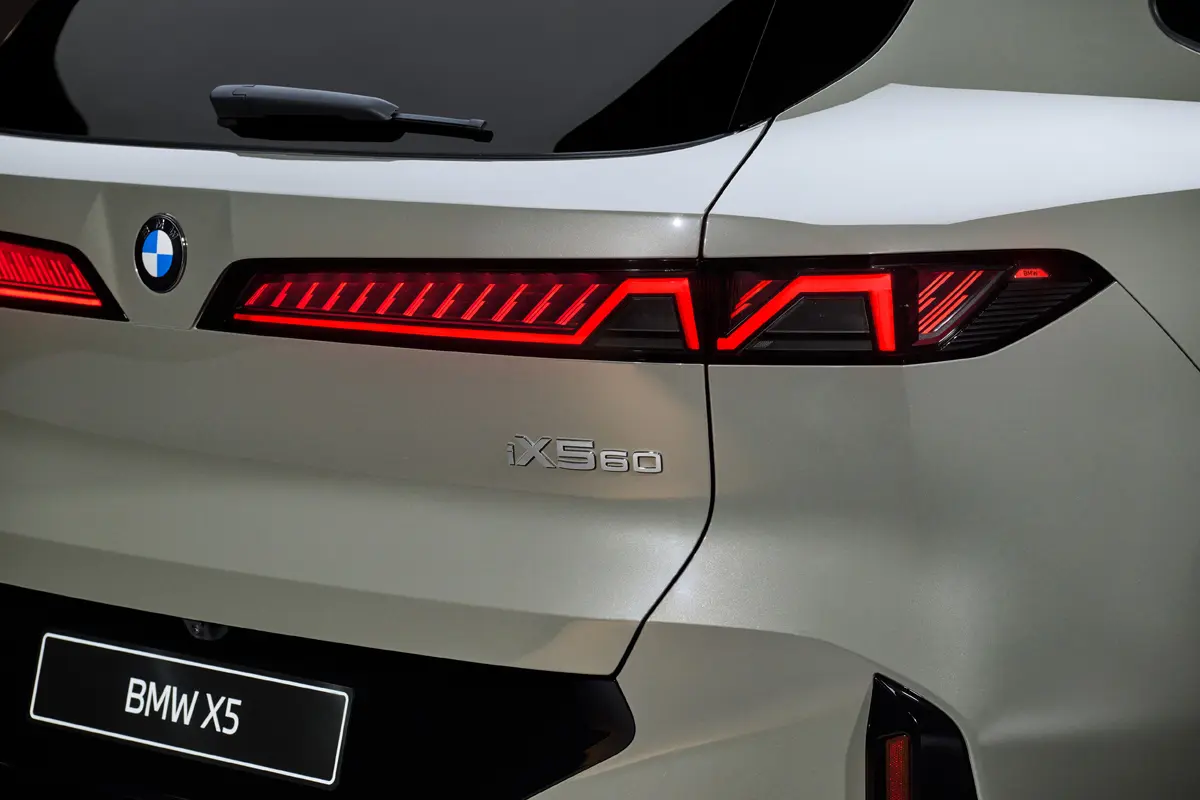 新型BMW X5のテールランプ