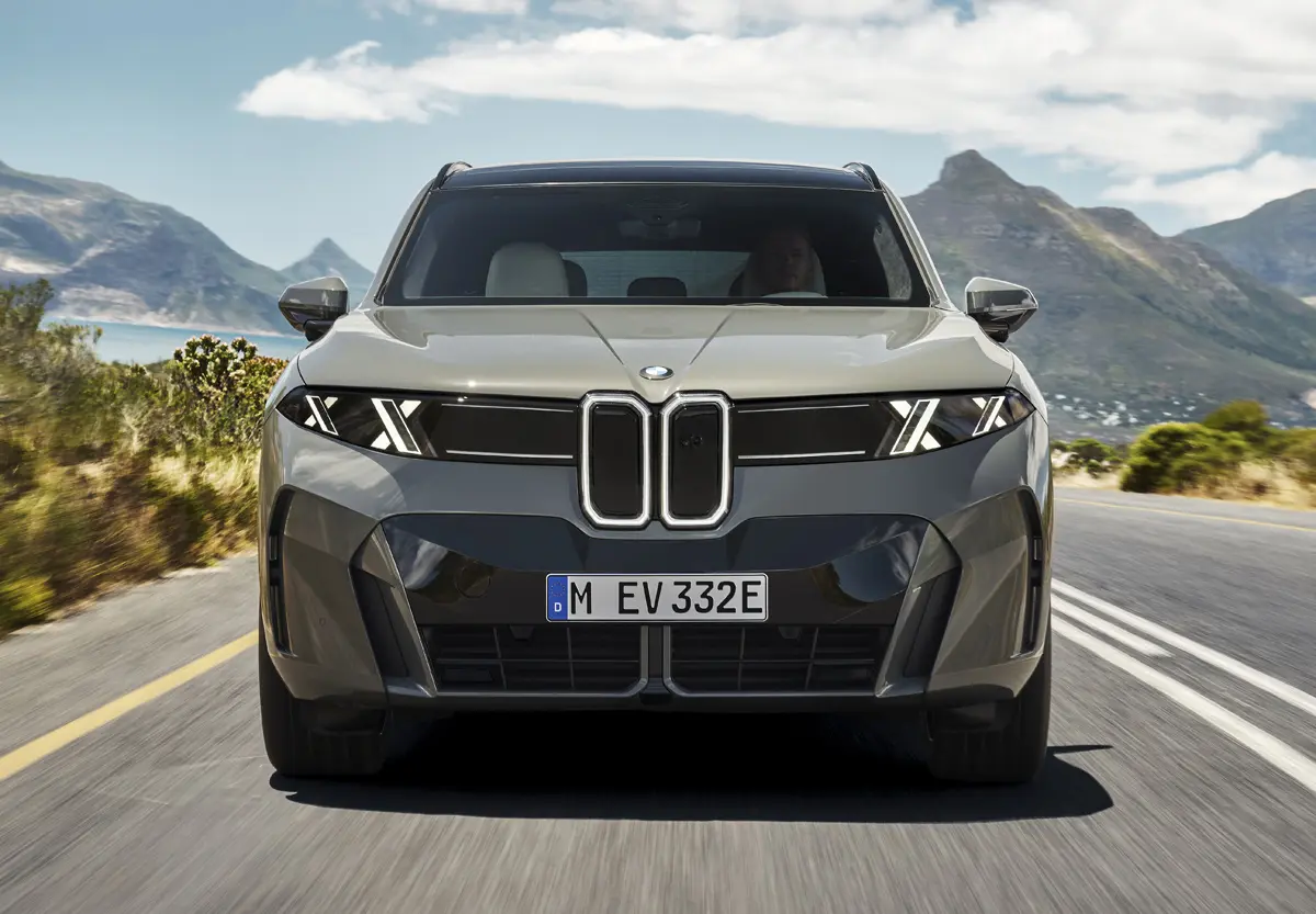 新型BMW X5(グレー)のフロント