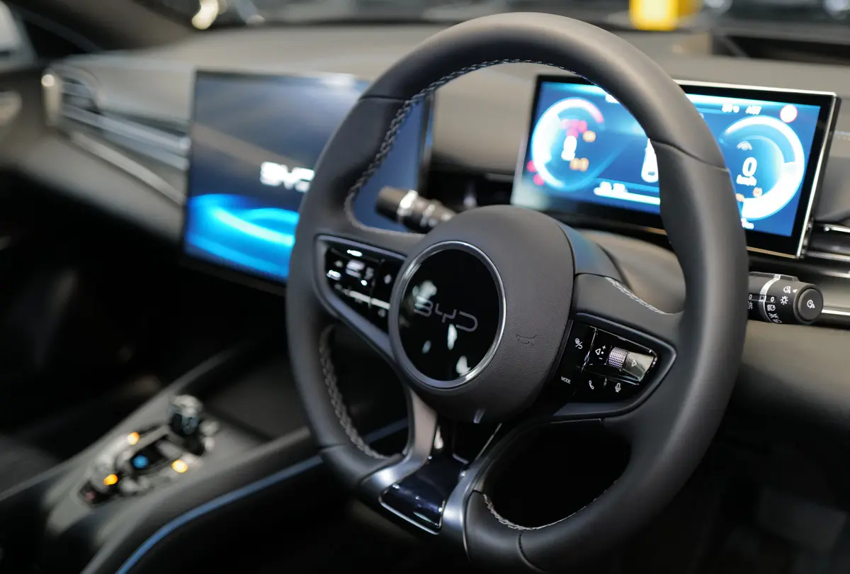 BYD SEALのインテリア〜ステアリングホイール