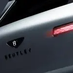 ベントレーの新型EV、トーカル（Torcal）のティーザー画像（リア）