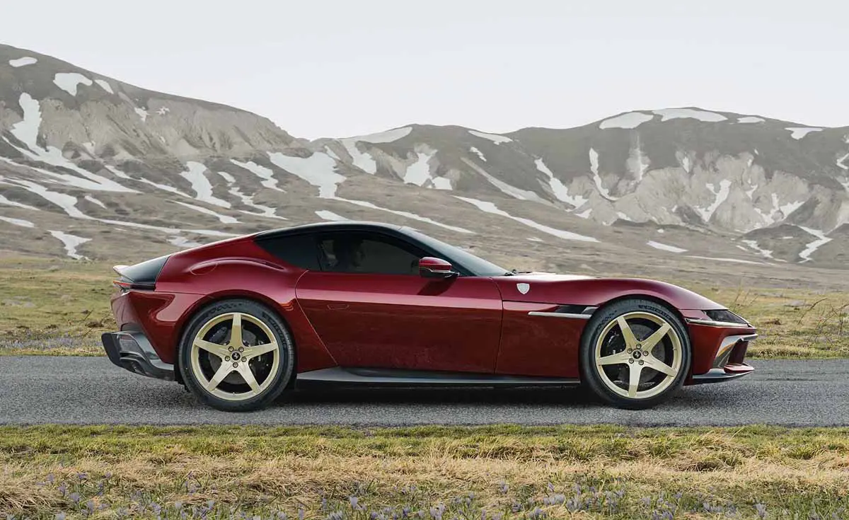 フェラーリ12チリンドリ 「マヌアーレ」のエクステリア（レッド）〜サイド