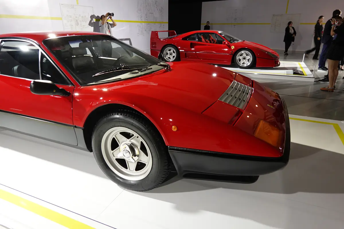 フェラーリ512BB（レッド）