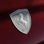 フェラーリが新型車を予告するティーザー画像