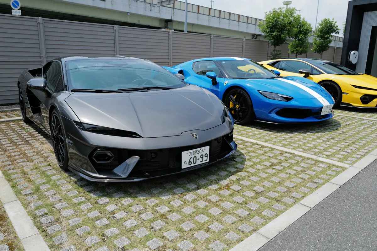 ランボルギーニ テメラリオとフェラーリ296GTB