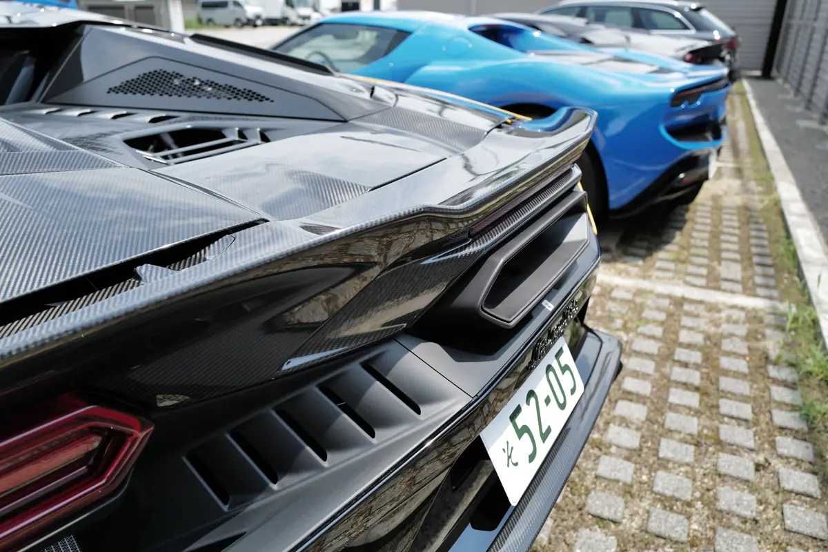 ランボルギーニ テメラリオとフェラーリ296GTB