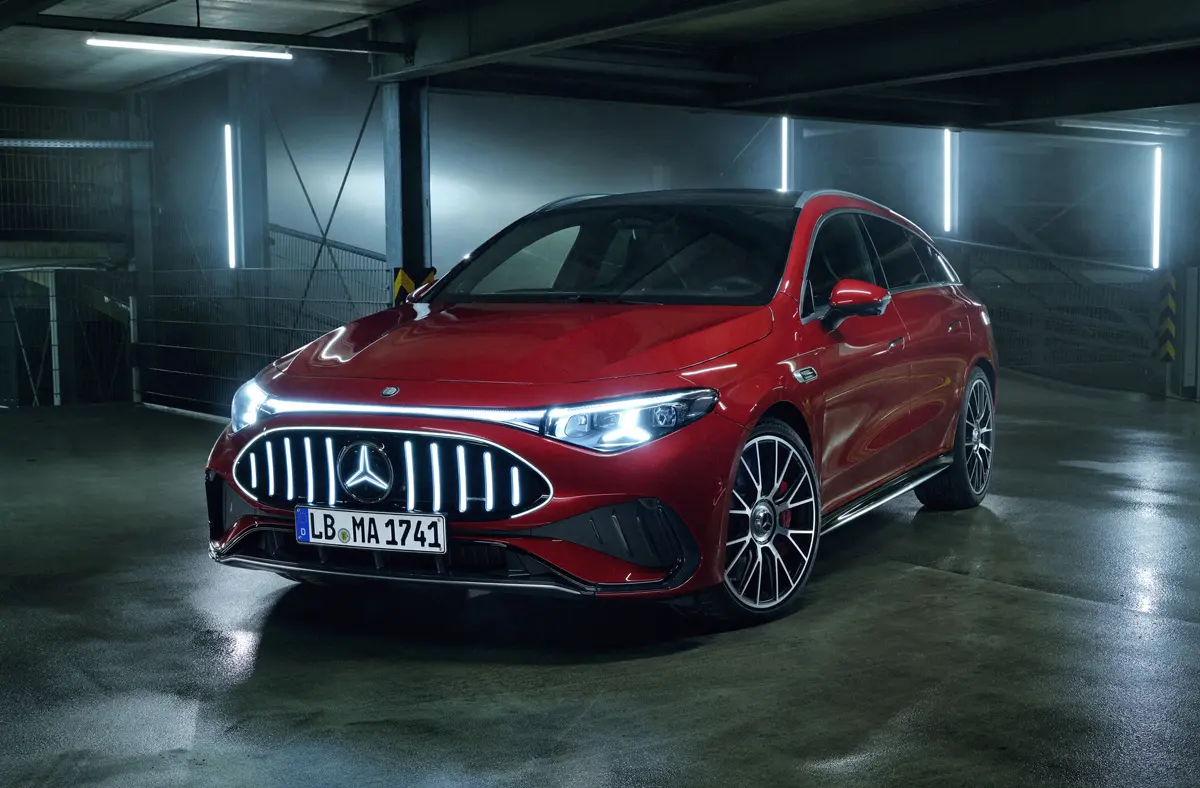 メルセデスAMG CLA45のエクステリア(レッド)〜フロント