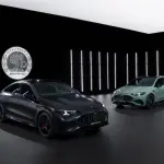メルセデスAMG CLA45のエクステリア全景（マットブラック、グリーン）〜フロント