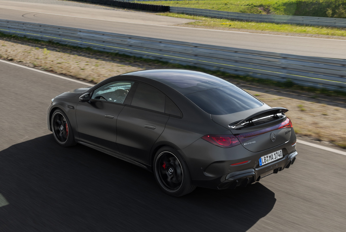メルセデスAMG CLA45のエクステリア(マットブラック)〜リア