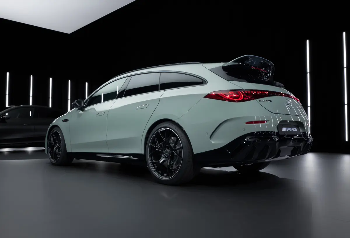 メルセデスAMG CLA45シューティングブレークのエクステリア(グリーン)〜リア