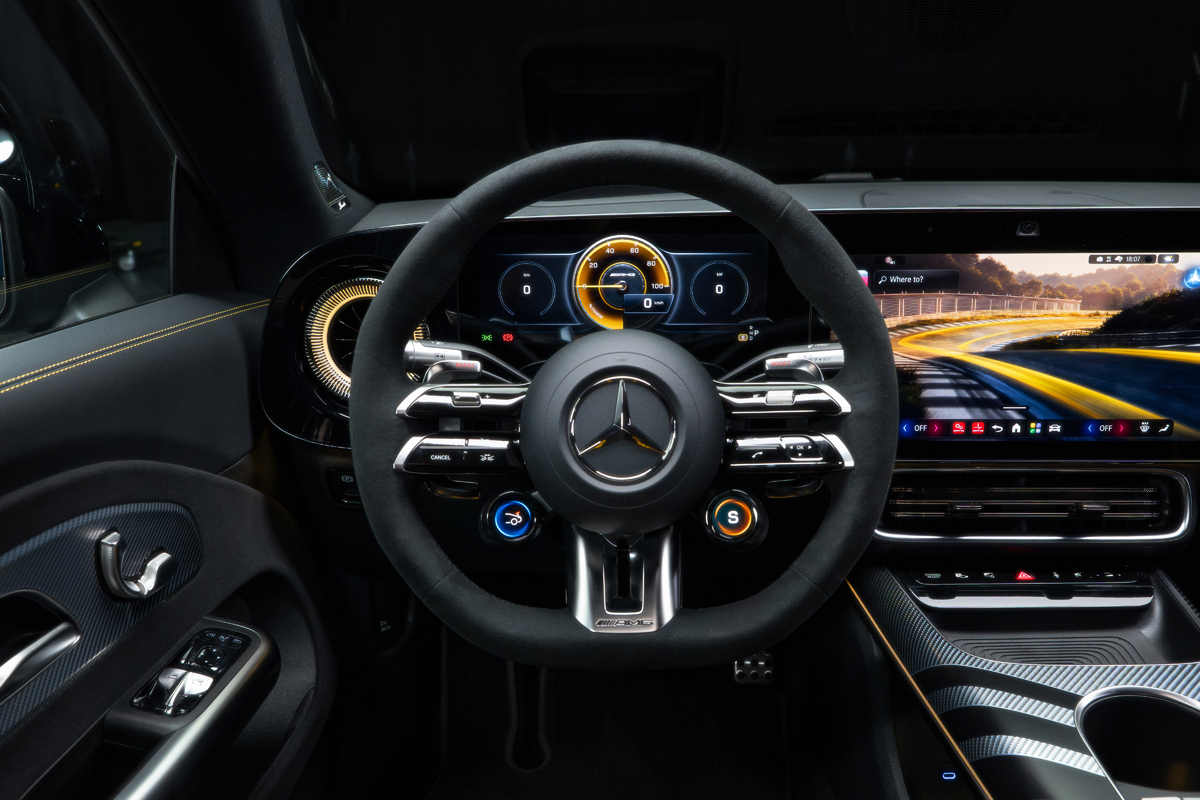 メルセデスAMG CLA45のインテリア〜ステアリングホイール