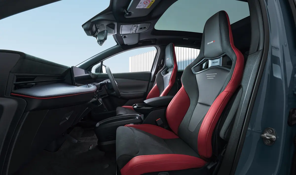 日産「リーフ NISMO」のインテリア〜シート
