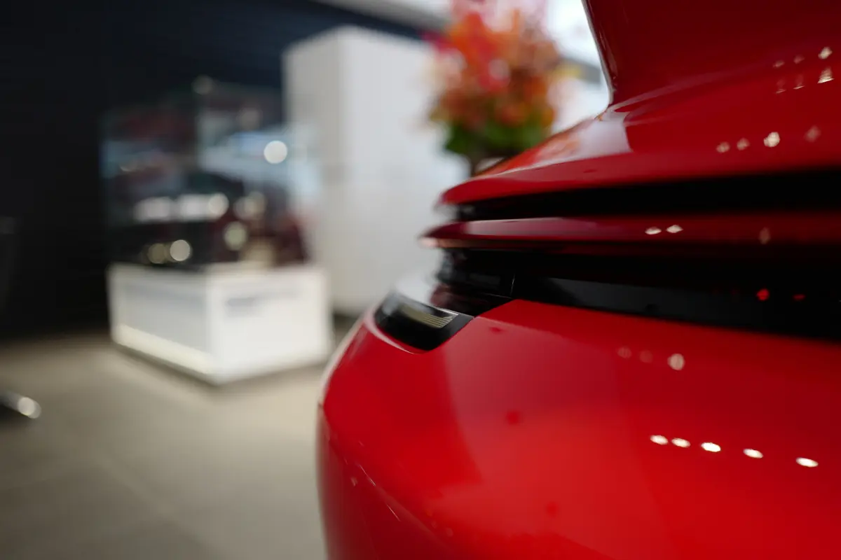 991世代のポルシェ911のリア（レッド）