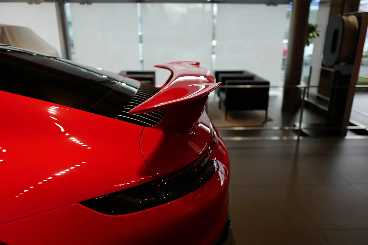 991世代のポルシェ911のリア（レッド）