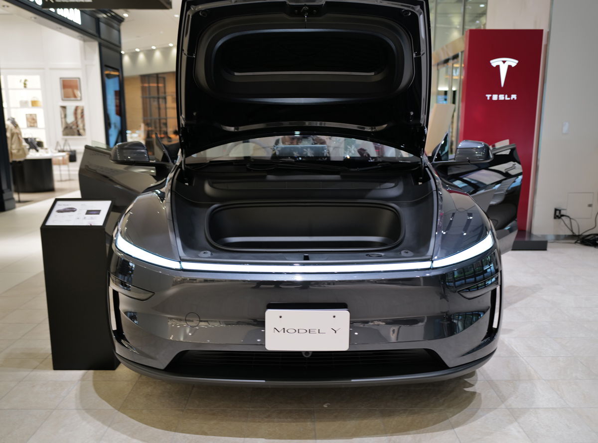 テスラ モデルYのフロントトランク