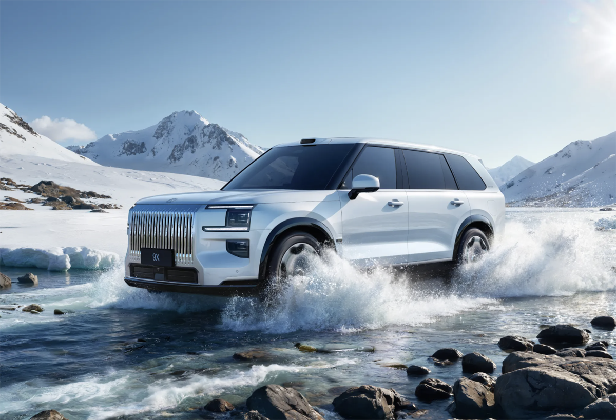 【最高峰の贅沢】1,381馬力の怪物ラグジュアリーSUV「Zeekr 9X」に待望の”超豪華”5人乗り仕様が登場。1150万円で手に入るロールス・ロイス並のラグジュアリー